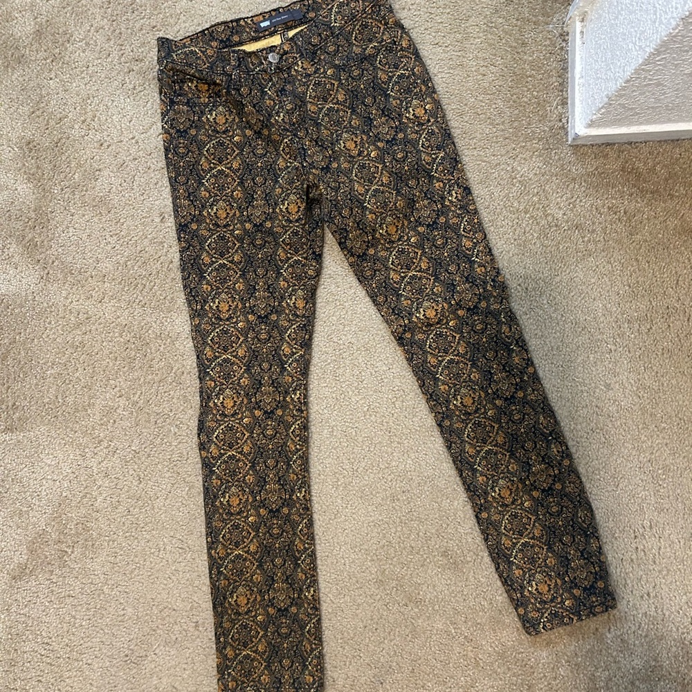 Patterned Levi’s - Picture 4 of 7